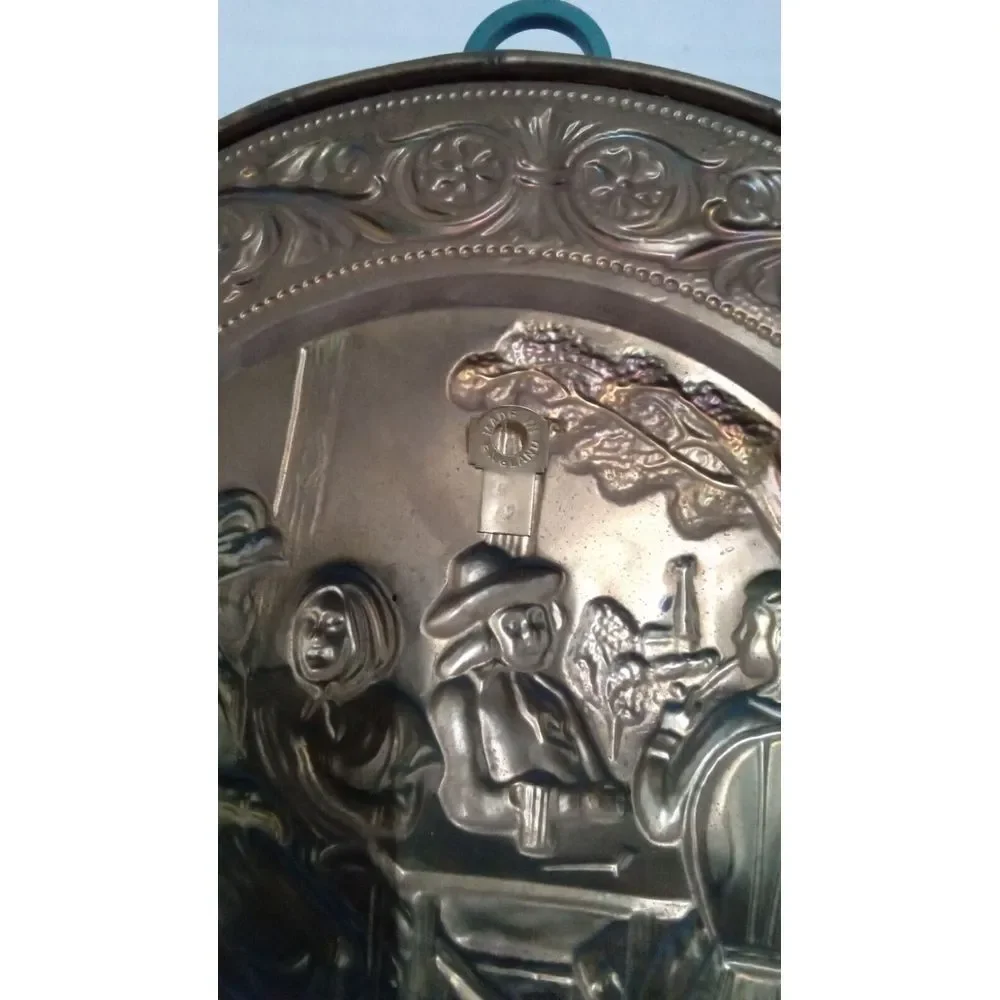 Vintage Brass Decorative Wall‎ Plates Made in England Pair 8